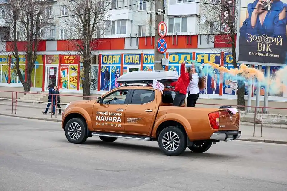 "Забіг на шинах": у Кропивницькому понад півсотні водійок долучилися до флешмобу (ФОТО) фото 1
