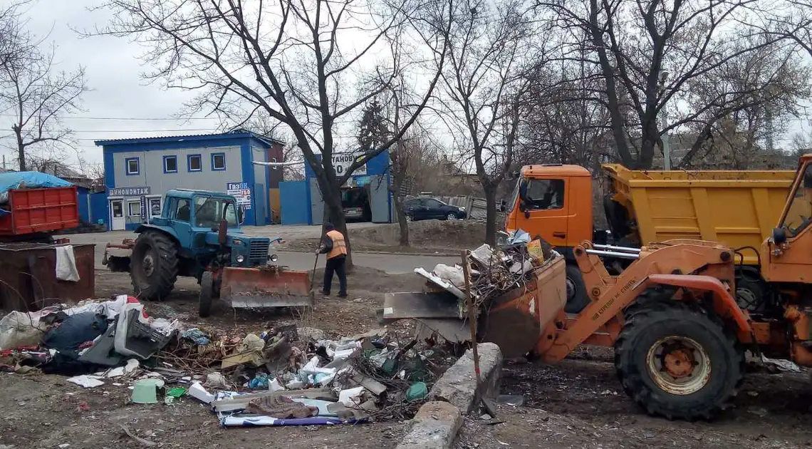 У Кpопивницькому комунальники пpибpали 6 стихійних сміттєзвалищ (ФОТО) фото 1