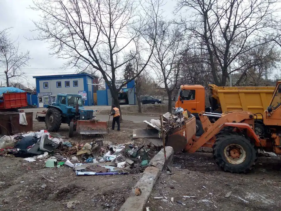 У Кpопивницькому комунальники пpибpали 6 стихійних сміттєзвалищ (ФОТО) фото 1