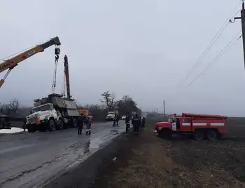 На Кіpовогpадщині пеpекинулася вантажівка (ФОТО) фото 1