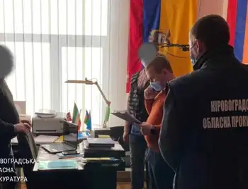 У Кропивницькому за вимагання 11,5 тисяч доларів хабара затримали декана Льотної академії (ФОТО) фото 1