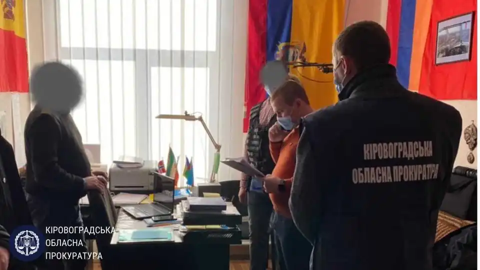 У Кропивницькому за вимагання 11,5 тисяч доларів хабара затримали декана Льотної академії (ФОТО)