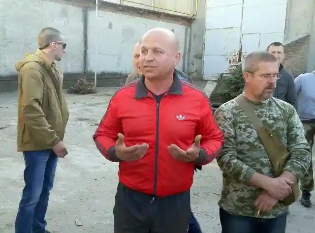 Водія маршрутки, що образив матір загиблого військового з Кіровоградщини, відвезли на могилу бійця (ВІДЕО) фото 1