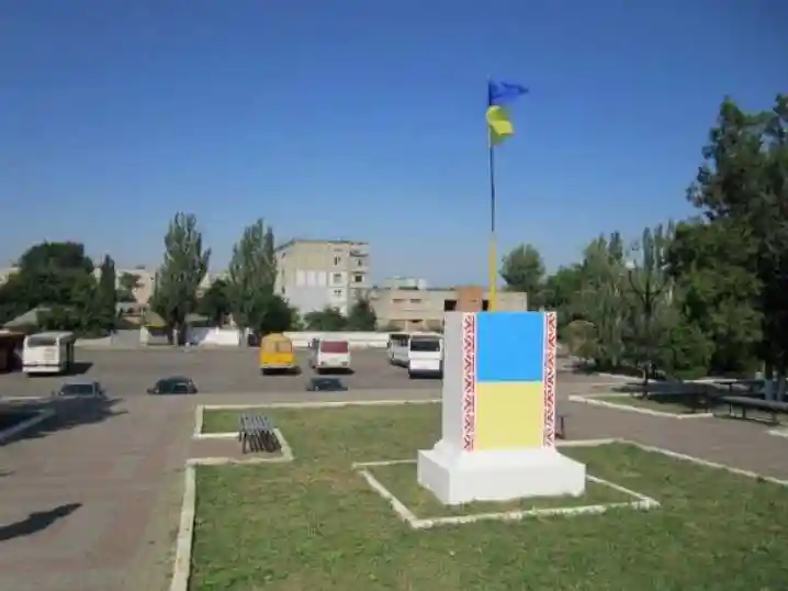 В Олександрії постамент, що лишився від Леніна, розмалюють петриківським розписом (ФОТО)