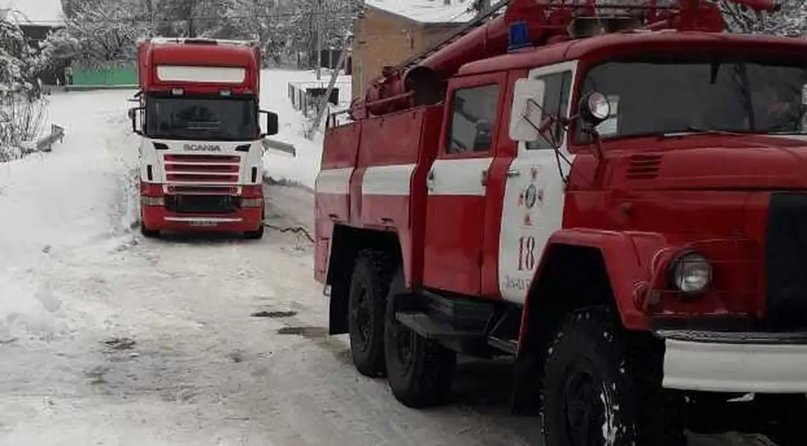 Наслідки негоди на Кіровоградщині: допомога 12 водіям та прибирання дерев (ФОТО) фото 1