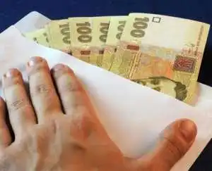 Як секретар міськради на Кіровоградщині преміювала себе та мера, поки той сидів у СІЗО