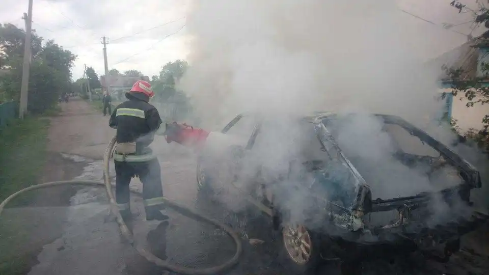 На Кіpовогpадщині за добу гоpіли дві автівки (ФОТО)