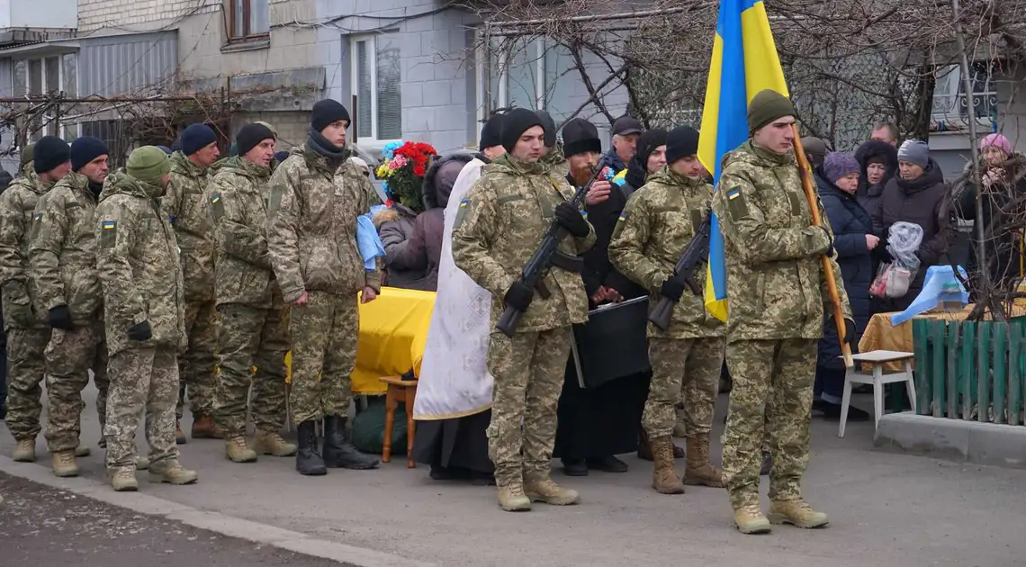 На Кіровоградщині в останню путь провели захисника України (ФОТО) фото 1