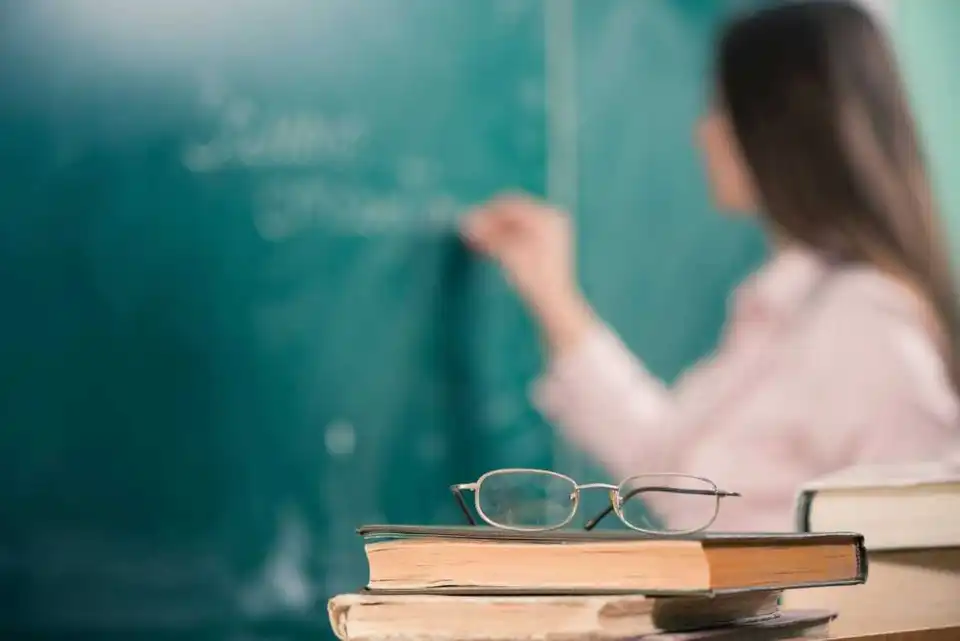 Уже цього місяця зарплати вчителів зростуть на 20% фото 1