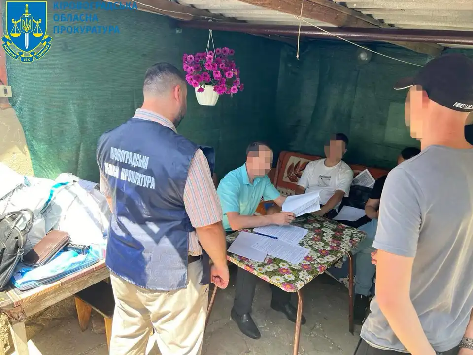 прокурори оголошують підозру