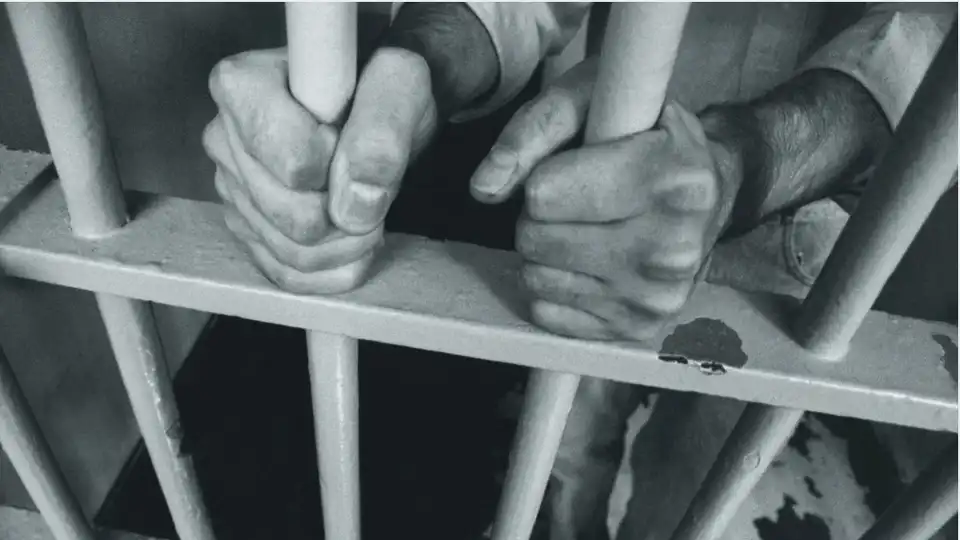 чоловік за гратами