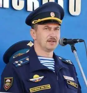 Російський полковник «послав» Путіна на Донбас та виконав улюблену пісню українських фанатів (ФОТО) фото 1