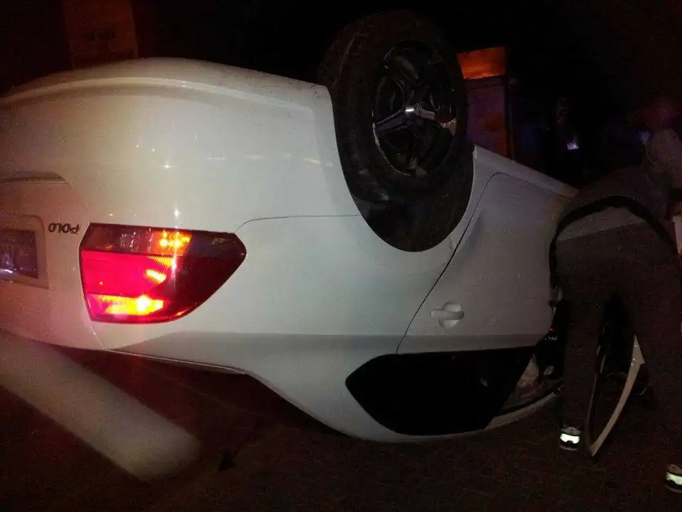 У Кропивницькому авто тричі перевернулося, зачепивши пішохода та дерево (ФОТО)