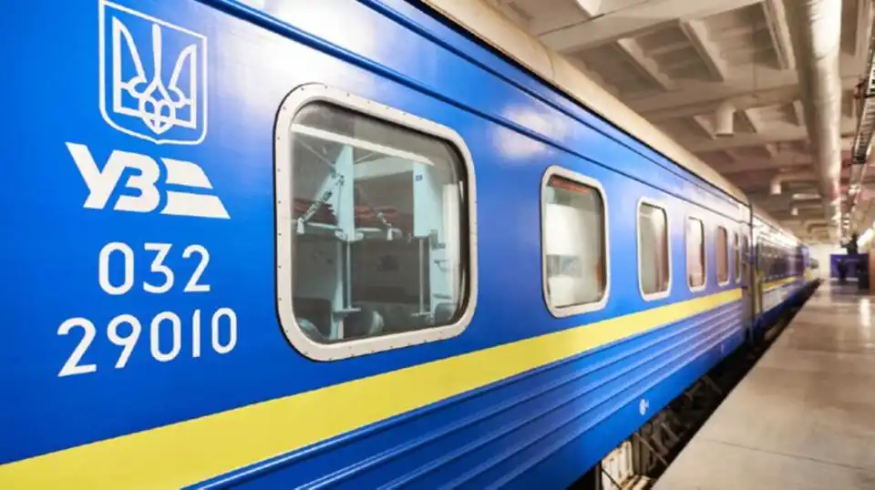 Укрзалізниця повертає платний проїзд у неевакуаційних поїздах