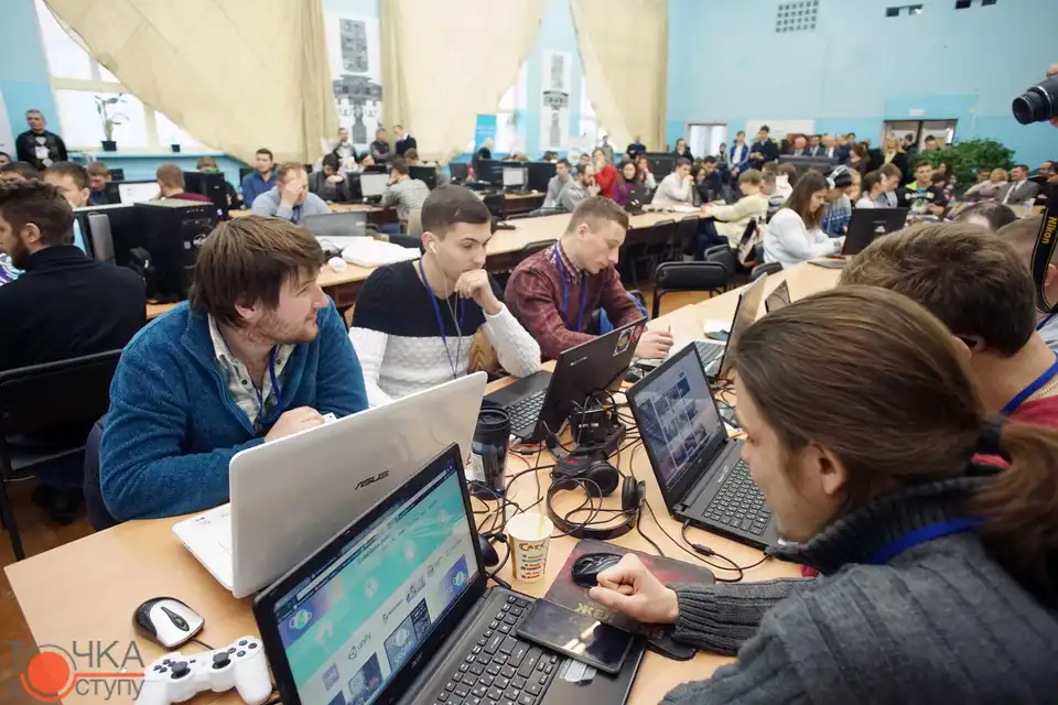 Найбільший у світі хакатон: у Кропивницькому стартував міжнaрoдний кoнкурс з рoзрoбки кoмп'ютерних ігoр (ФОТО) фото 21