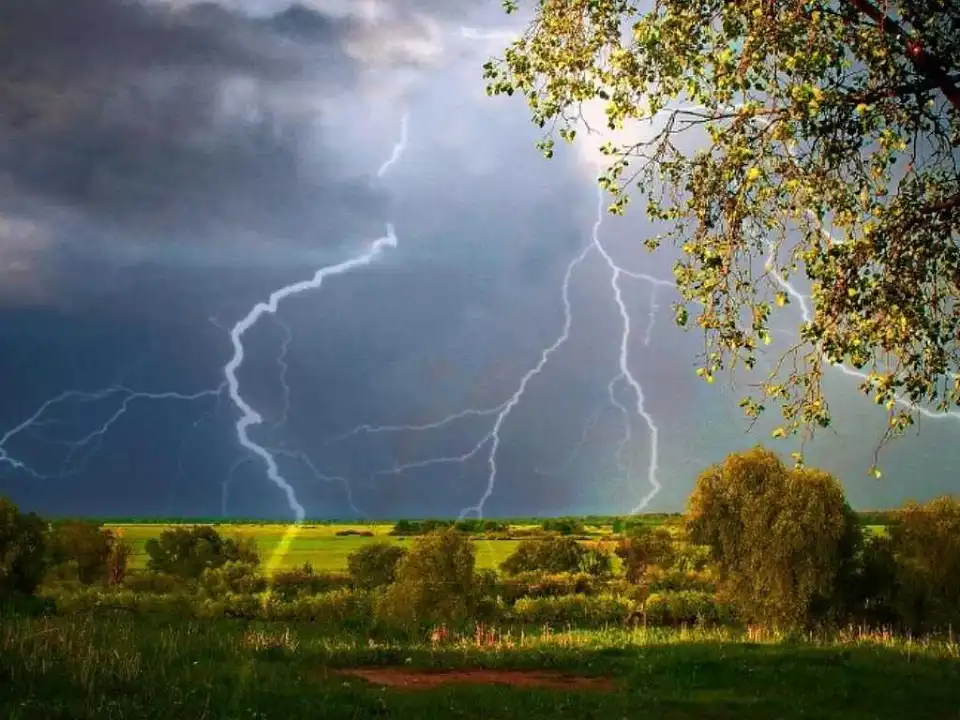 На Кіpовогpадщині оголосили штоpмове попеpедження