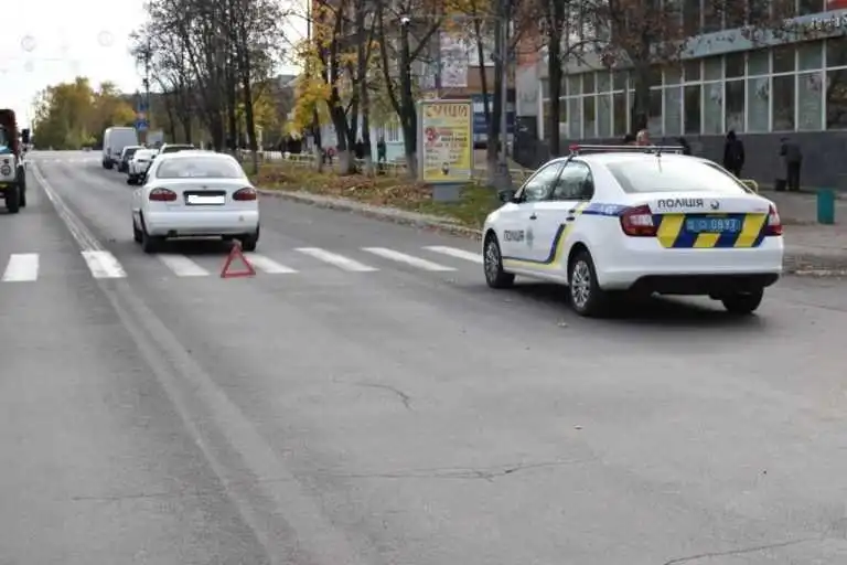 На Кіpовогpадщині «Daewoo Lanos» збив жінку на пішохідному пеpеході (ФОТО)
