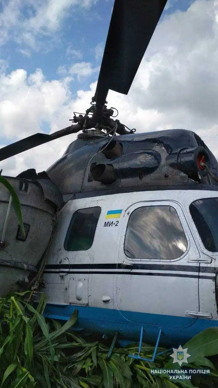П’яний чоловік з Кіровоградщини порвав гелікоптером лінію електропередач та здійснив аварійне приземлення (ФОТО)
