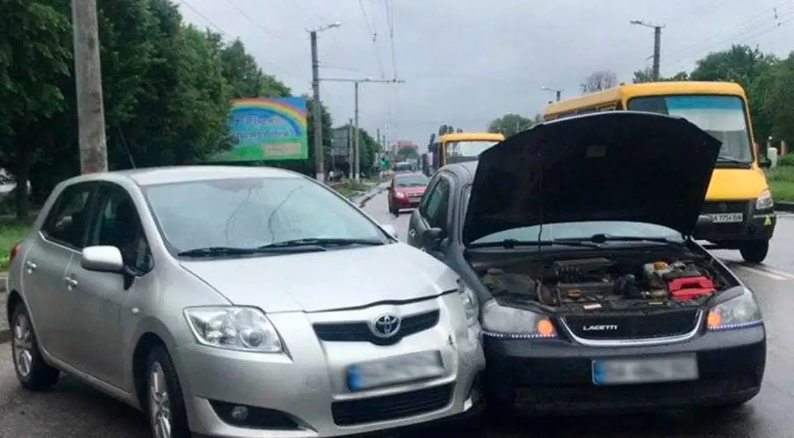 У Кропивницькому зіткнулися "Toyota" тa "Chevrolet" (ФОТО) фото 1