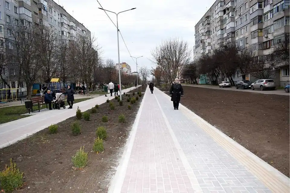 У Кропивницькому відкрили відремонтовану алею між Жадова та Попова (ФОТО) фото 1
