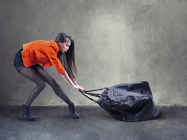 Чому жінкам не можна піднімати важке