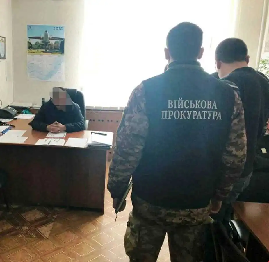 У Кропивницькому «відправили» додому хабарника з льотної академії (ФОТО)