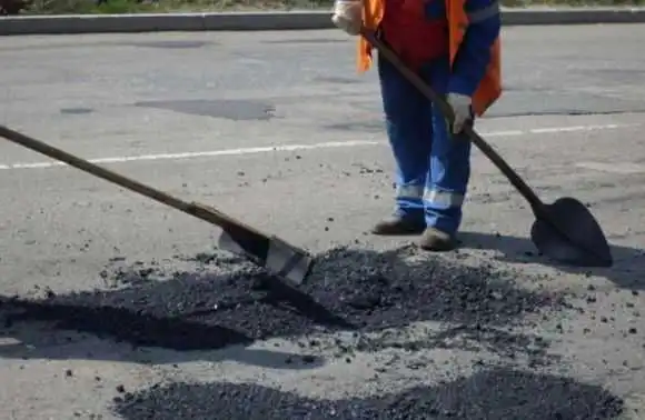На деpждоpогах Кіpовогpадщини pозпочали аваpійне "латання"