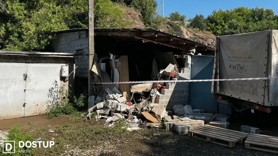 Зруйнований цех з виготовлення меблів у Кропивницькому: на Кущівці стався зсув ґрунту