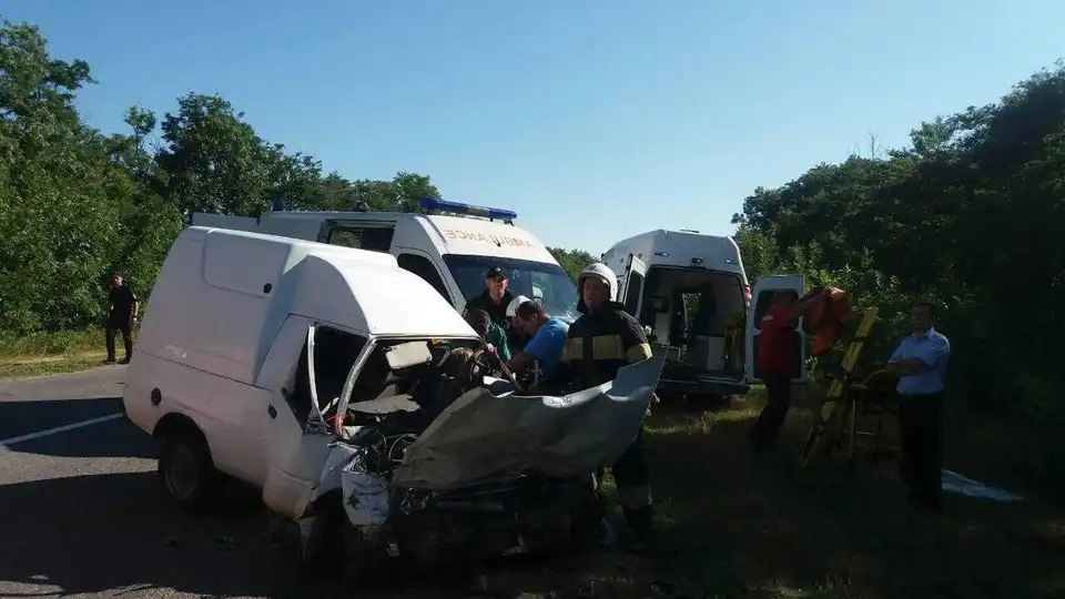 Під час ДТП на Кіровоградщині постраждали 4 осіб, жінку вирізали з авто (ФОТО) фото 1