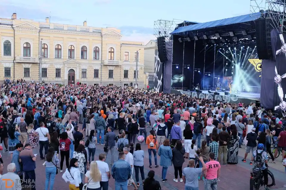 "Крилатий" рок-концерт та перші герої:  "Кропфест-2019" продовжує вражати кропивничан (ФОТОРЕПОРТАЖ)