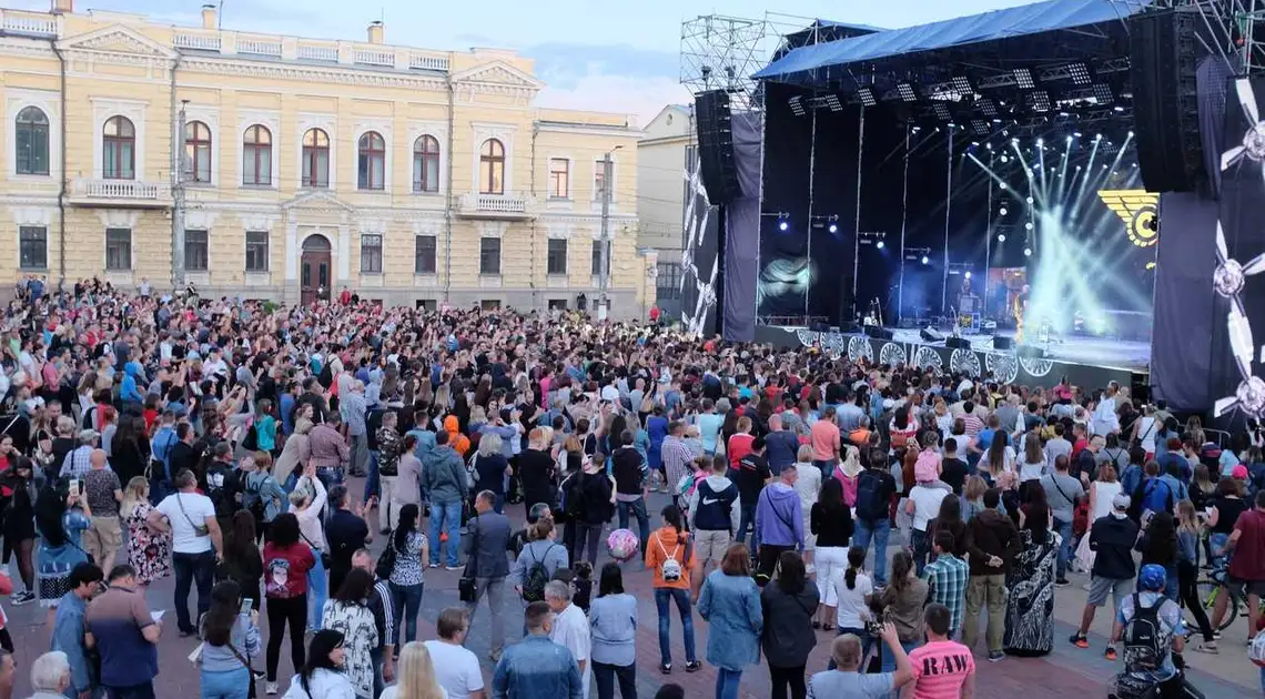 "Крилатий" рок-концерт та перші герої:  "Кропфест-2019" продовжує вражати кропивничан (ФОТОРЕПОРТАЖ) фото 1