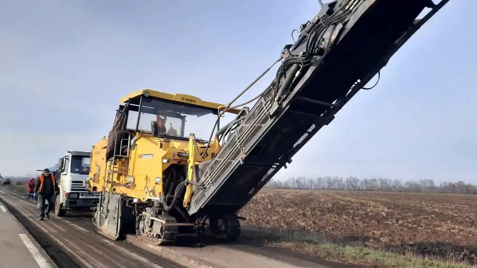 На Кіровоградщині ремонтують дорогу в уманському напрямку