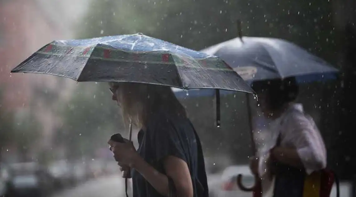 Гроза та дощ: на Кіровоградщині попередили про погіршення погоди фото 1