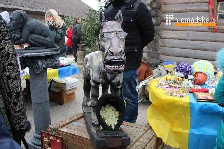 У Запоріжжі відкрили несподіваний пам'ятник російському міністру Лаврову фото 2