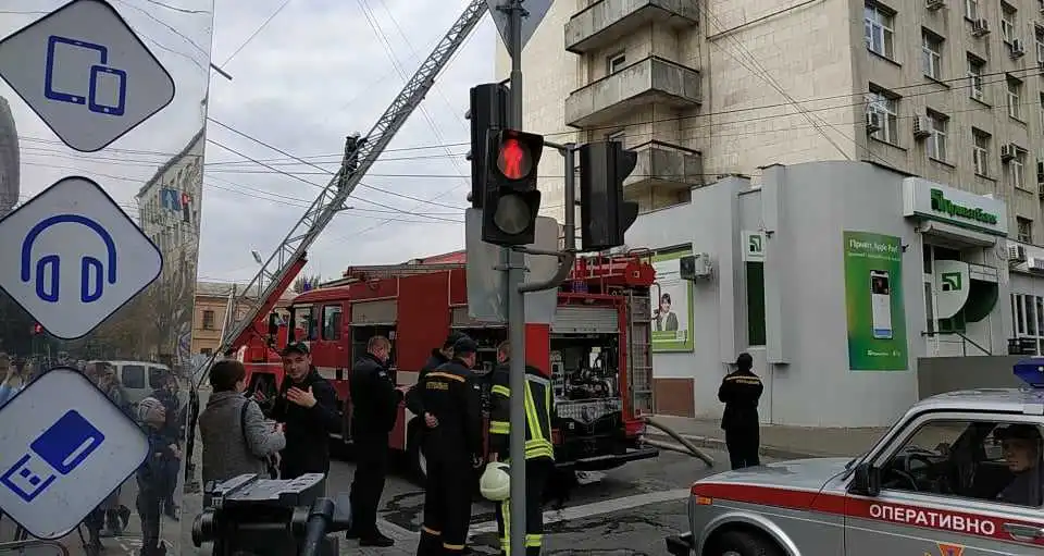 У центрі Кропивницького горіла будівля колишнього готелю "Україна" (ФОТО)