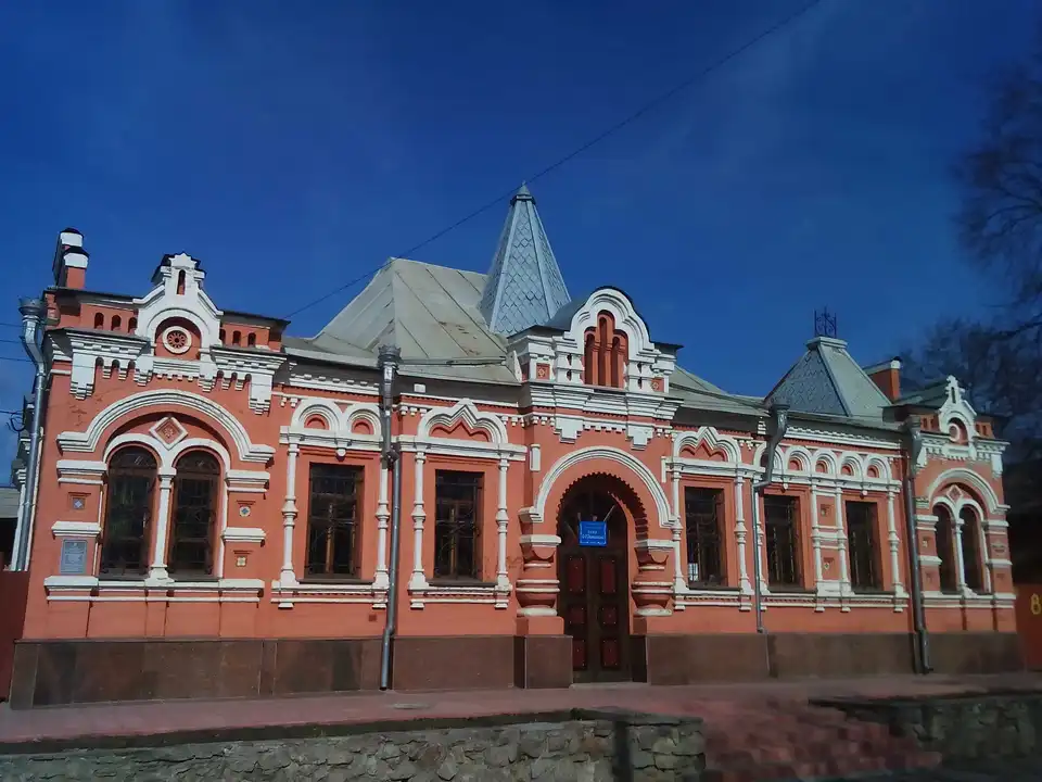 Архітектурна легенда маленького Парижа, або Нетипова прогулянка Кіровоградом (ФОТО)