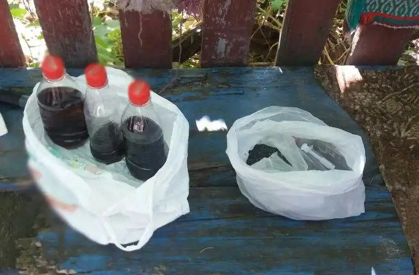 У чоловіка на Кіровоградщині вилучили кілька пляшок рідких наркотиків (ФОТО) фото 1