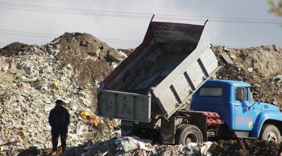 Без сміттєвого заводу і з переповненими звалищами: чому Кіровоградщина досі не переробляє власні відходи? (ФОТО) фото 1