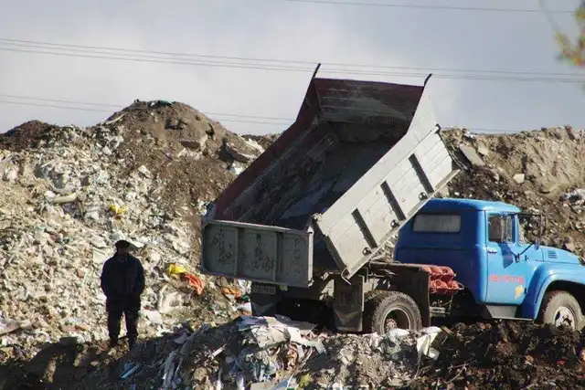 Без сміттєвого заводу і з переповненими звалищами: чому Кіровоградщина досі не переробляє власні відходи? (ФОТО)