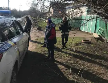 В селі на Кіровоградщині місцеві жителі перекрили дорогу для вантажівок (ОНОВЛЕНО) фото 1