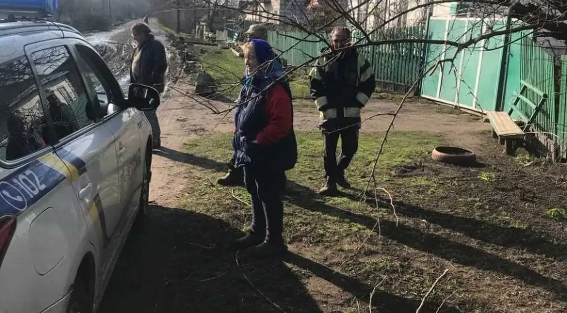 В селі на Кіровоградщині місцеві жителі перекрили дорогу для вантажівок (ОНОВЛЕНО) фото 1