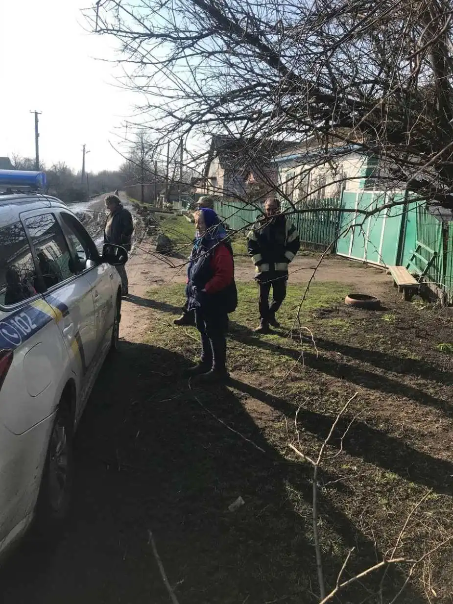 В селі на Кіровоградщині місцеві жителі перекрили дорогу для вантажівок (ОНОВЛЕНО) фото 1