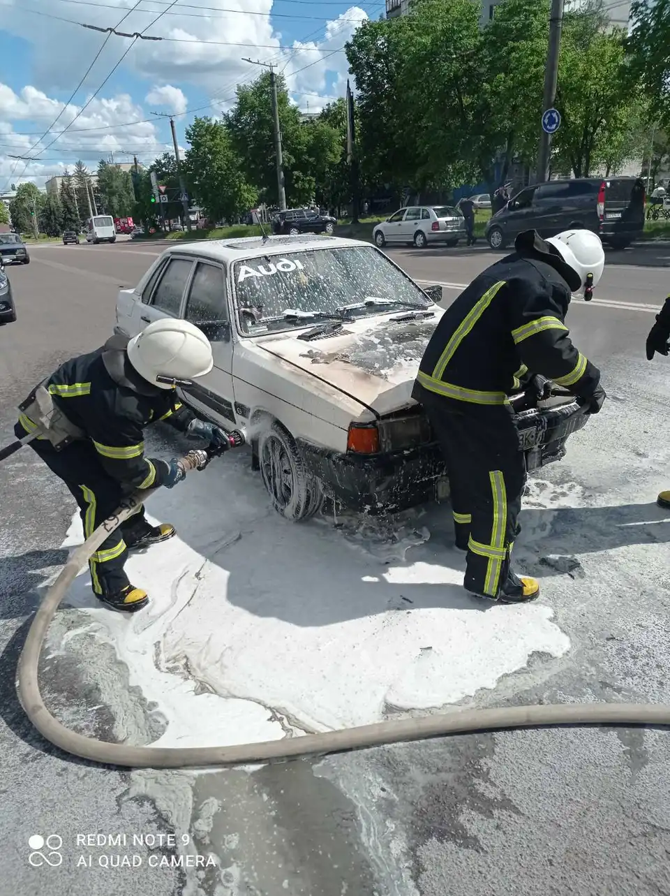 У центрі Кропивницького горів автомобіль Audi (ФОТО, ВІДЕО)