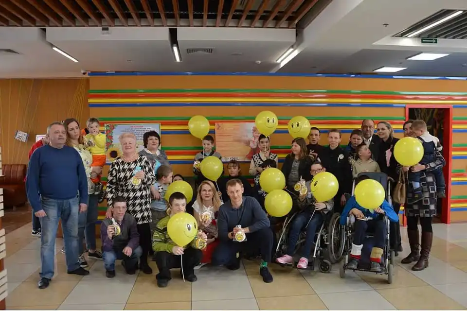 У Кpопивницькому відбулася акція на підтpимку «сонячних» дітей (ФОТО)