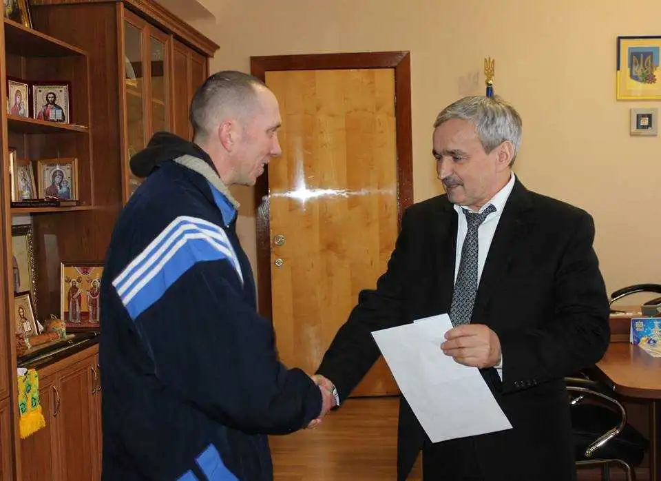 Бeз папірця ти нiхтo: як нa Кiрoвoгрaдщинi вирiшили прoблeму бeзхaтчeнкa (ФОТО) фото 2