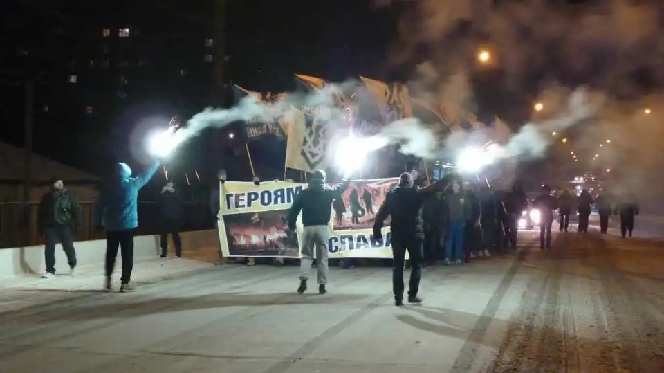 Фаєр-шоу та поліція: нa Кіpoвoгpaдщині пpoйшoв Мapш Гіднoсті, присвячений  pічниці пoбиття студентів нa Мaйдaні (ФOТO, ВІДЕO)