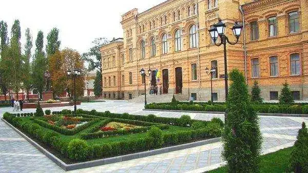 У Кропивницькому ще один виш з понеділка переходить на дистанційне навчання
