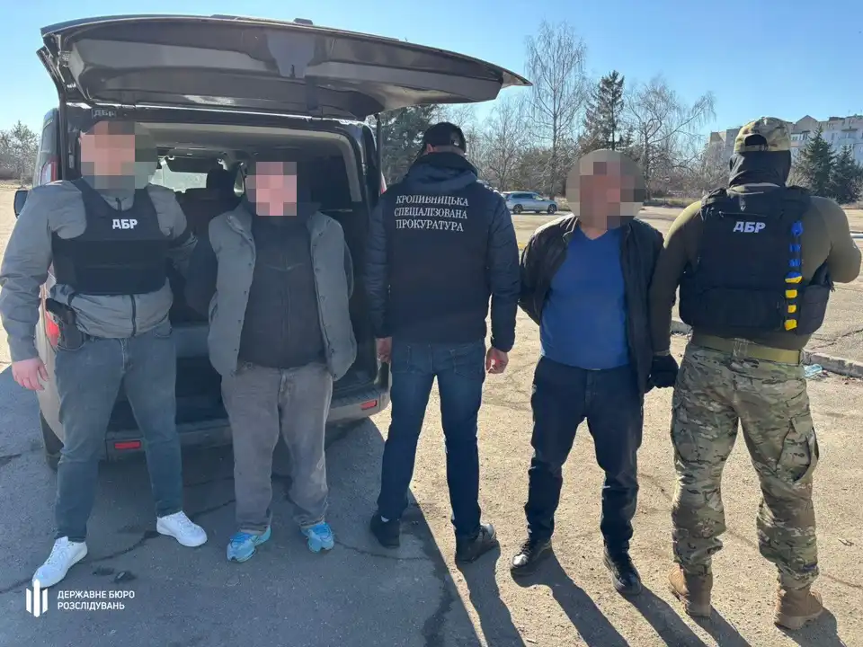 За 11 тисяч доларів обіцяли “непридатність” до служби: ексдепутата і військового викрили на Кіровоградщині