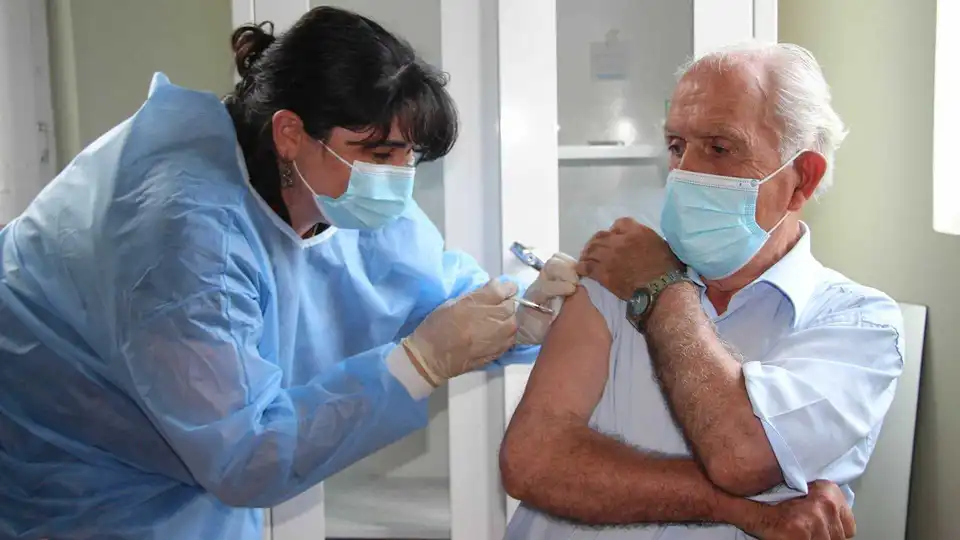 В Україні дозволили бустерну дозу вакцини проти COVID-19 для людей від 60 років