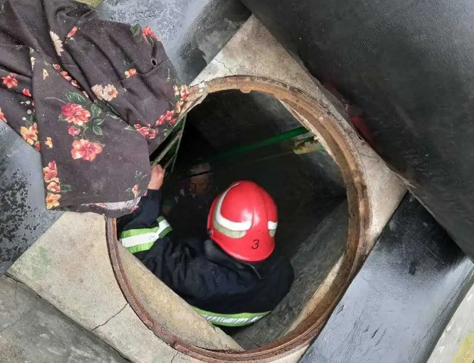 У Кропивницькому жінка впала до водопровідного колодязя